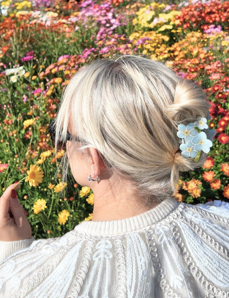 Forget-Me-Not Flower Claw Hairclip