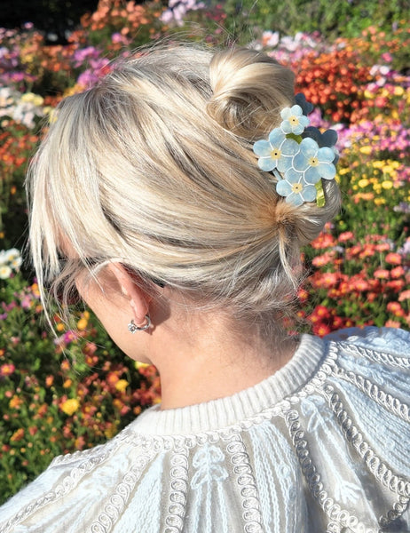 Forget-Me-Not Flower Claw Hairclip